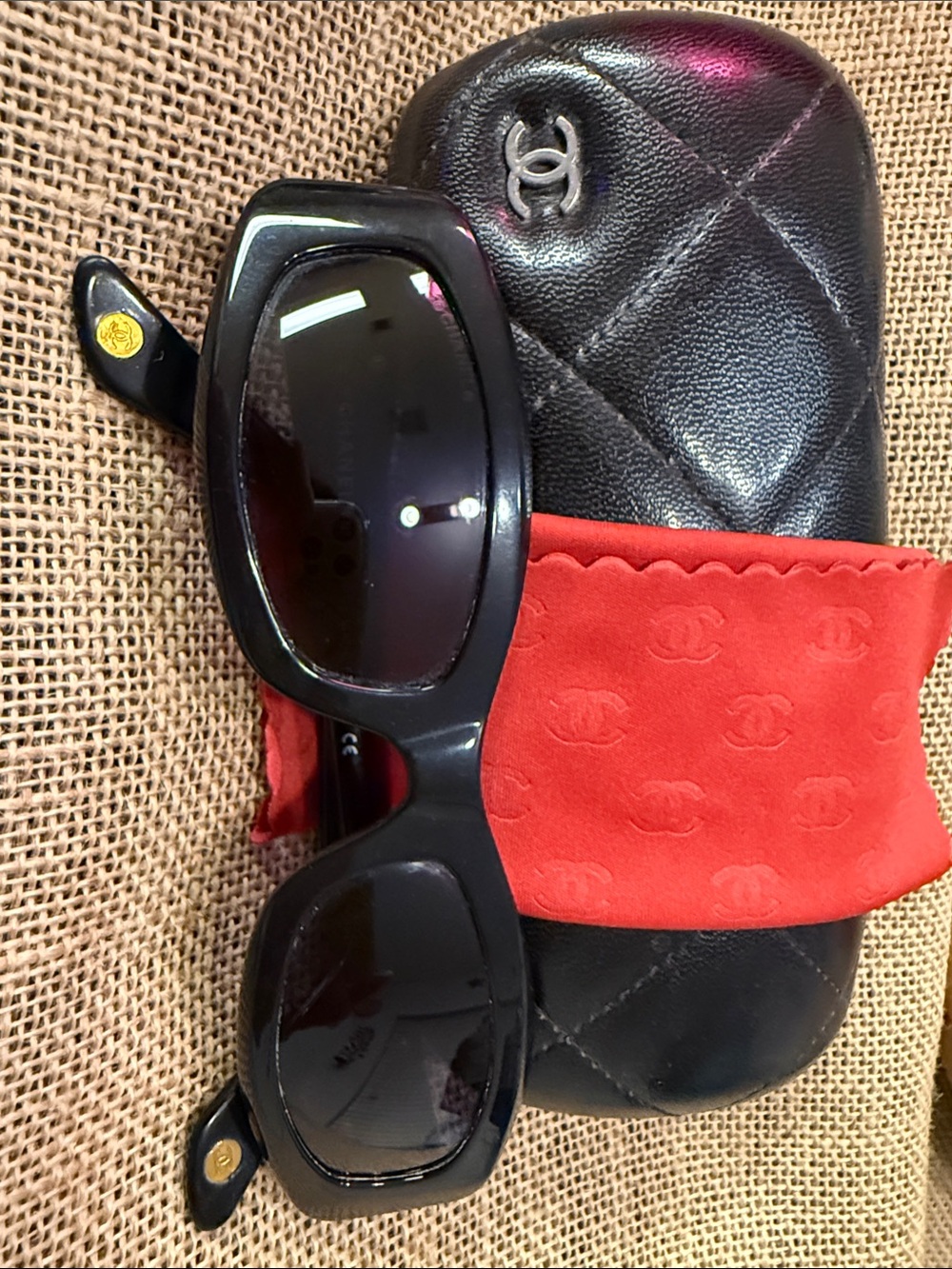 CHANEL Black Sunglasses with Red Logo Microfiber Sleeve